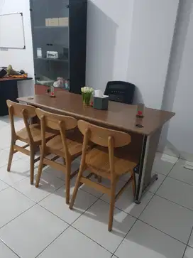 Meja Kerja Merk UNO Set Bangku dan Kursi Kerja