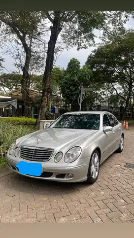 Mercedes-Benz E240 2003 Bensin