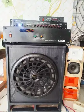 Di JUAL. Ampli rakitan suara mantep  . Berikut SALON 12inc 2Buah.