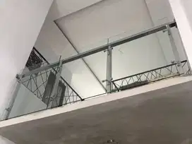 Railling balkon kaca
