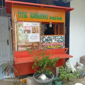 Jual gerobak bekas bahan plat besi ada tungku kompor.  ban roda motor
