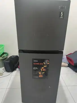 Dijual kulkas gea kapasitas 217 l