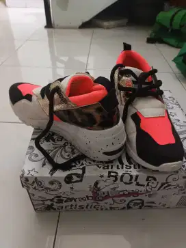Sepatu wanita BRASH ujuran 37,5