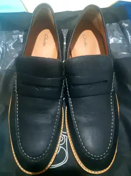 CLARKS Slop Sz.45 Likenew Sepatu Gucci Lv vuitton tumi hermes burberry