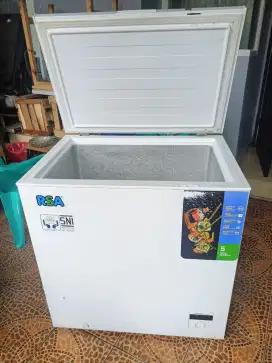 Dijual freezer cf 210. 200 L