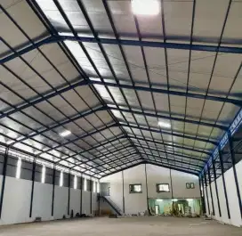 Konstruksi baja WF untuk lapangan badminton dan gudang