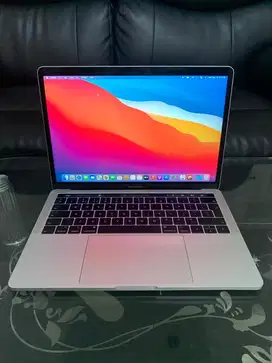 MacBook Pro 2018 Intel Core i7 RAM 16GB / SSD 512GB