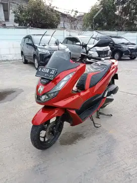 PCX 160  2022 merah dof di skotlet glosy