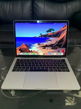 MacBook Pro 2018 Intel Core i7 RAM 16GB / SSD 2TB