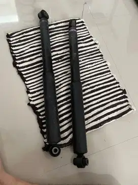 Shockbraker Belakang sigra dan calya geniun