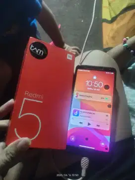 Punya hp redmi 5 fullset ram 2 minus kaya di foto dan tombol on off