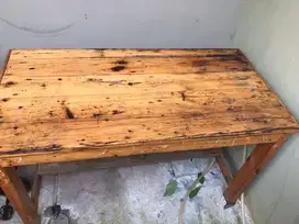 Meja kayu kokoh bukan serbuk