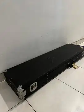 Hardcase Bass atau Gitar