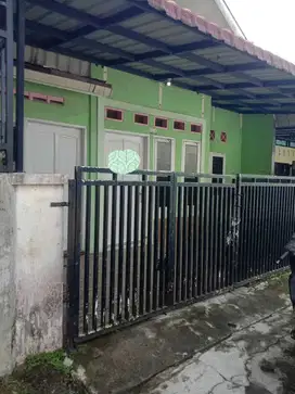 Rumah sewa murah utk muslim 2KT dgn carport mobil di karya jaya johor