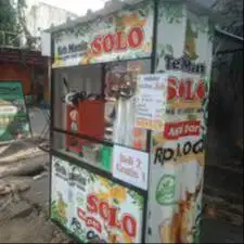 Wanita penjaga minuman
