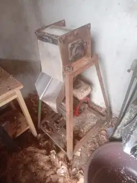 Mesin Parut Kelapa Honda Bekas