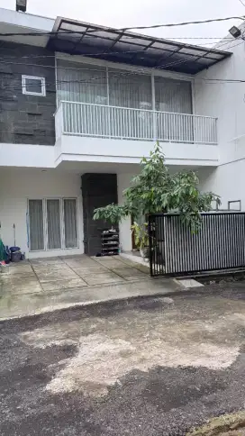 Jual Rumah cluster seken siap huni