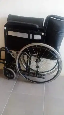 Kursi roda Merak Serenity