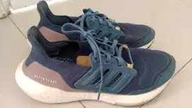 DIJUAL SEPATU ADIDAS BEKAS ULTRABOOST RUNNING SHOES