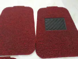 Karpet mobil motif merah