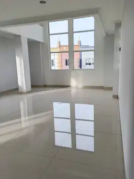 DIJUAL DAN DISEWAKAN RUKO 3 LANTAI HOEK, SUDAH RENOVASI!