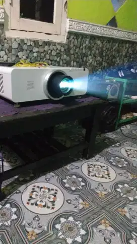 Proyektor panasonic ex 600,6000 lumer