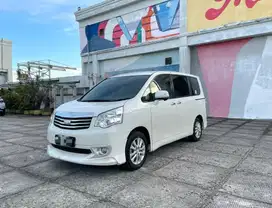 LOW KM70RB! NAV1 2.0 V LIMITED LUXURY 2016 PUTIH