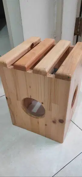 Kursi kayu unik