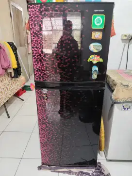 Di jual kulkas Sharp 2 pintu