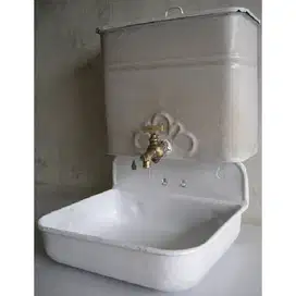 Antik wastafel komplit dengan tandon airnya bahan enamel era VOC