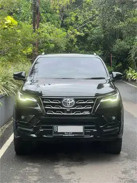 Toyota Fortuner VRZ GR 2.8 Matic AT 2022 Hitam