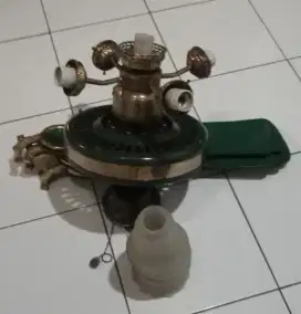 Kipas angin plafon. Merek uchida arah angin. Kanan. Kiri