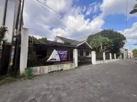 Tanah dan bangunan rumah sangat stratwgis di seturan belakang UPN