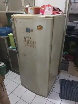 Kulkas satu pintu merek sharp