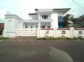 Rumah Mewah Modern Classic All White