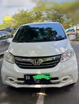 Dijual cepat Honda Freed Putih Ganteng