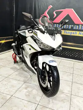 R25 Putih mutiara 2017 mewah murah siap gass.Anugerah motor rungkut