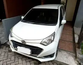 DP Rendah  5JT Daihatsu Sigra 1.2 X Deluxe Bensin-AT 2016 Putih