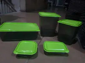 Semi tupperwaree