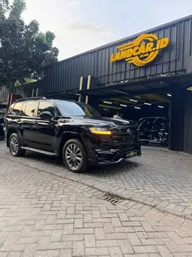 LANDCRUISER VXR 300 70th anniv