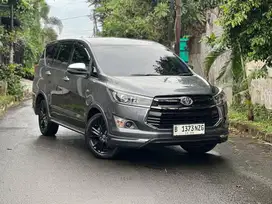 TOYOTA INNOVA VENTURER 2.0 AT BENSIN ABU ISTIMEWA LOW KM