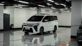 TOYOTA VOXY 2.0 AT