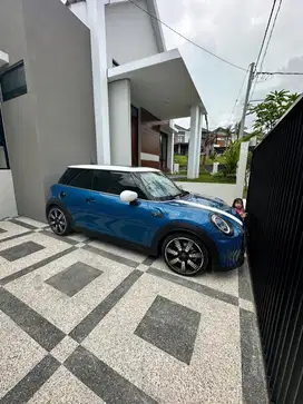 Mini cooper s 2022 biru