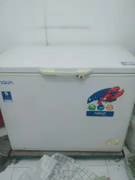 Di jual freezer box merk Aqua 202liter