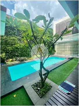 Rumah di Kota Baru Parahyangan ada Kolam Renang siap huni