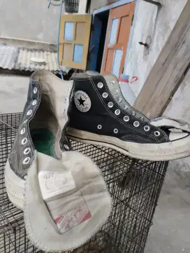 Converse warna hitam putih