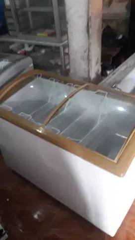 Freezer box sleding kaca kapasitas 330 liter masih orsinil