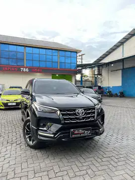 Toyota Fortuner 2.8 GR A/T Hitam 2022  lexus nx 200 lx 570 glc 200 crv