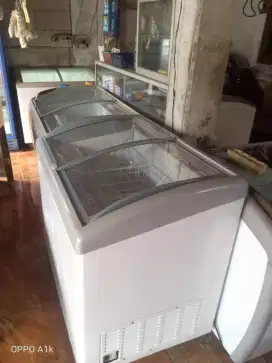 Freezer box sleding kaca kapasitas 282 liter merk SANSIO