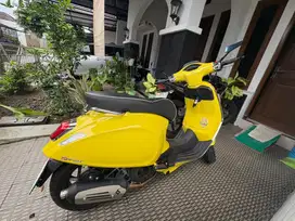 Vespa Sprint 150 Yellow Curioso Facelift
